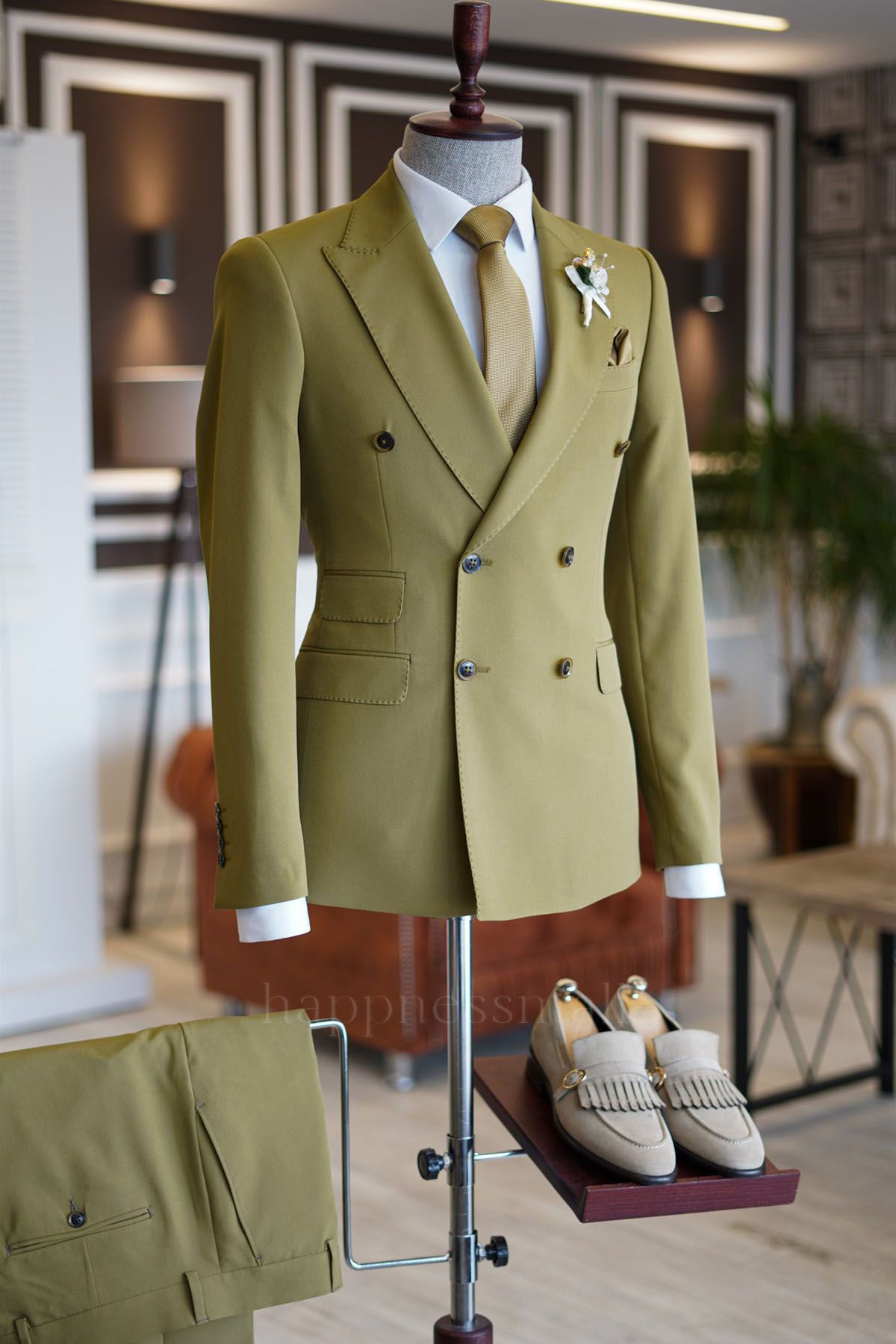Popular Green Peaked Lapel Double Breasted Prom Men Suits