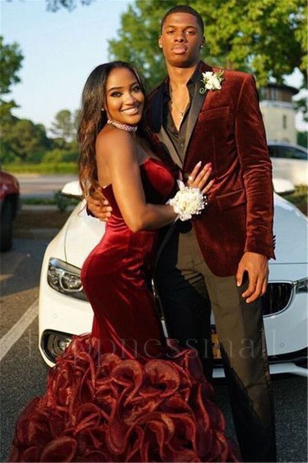 Uriah Lastest Red Velvet Slim Fit Black Shawl Lapel Prom Suits for Men