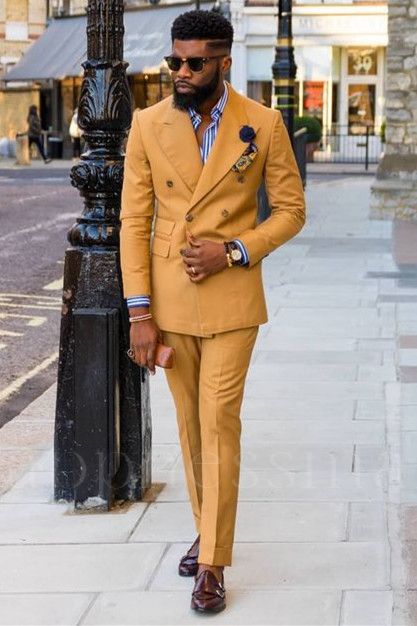 Close Fitting Chic Yellow Double Breasted Peaked Lapel Bespoke Men Suits