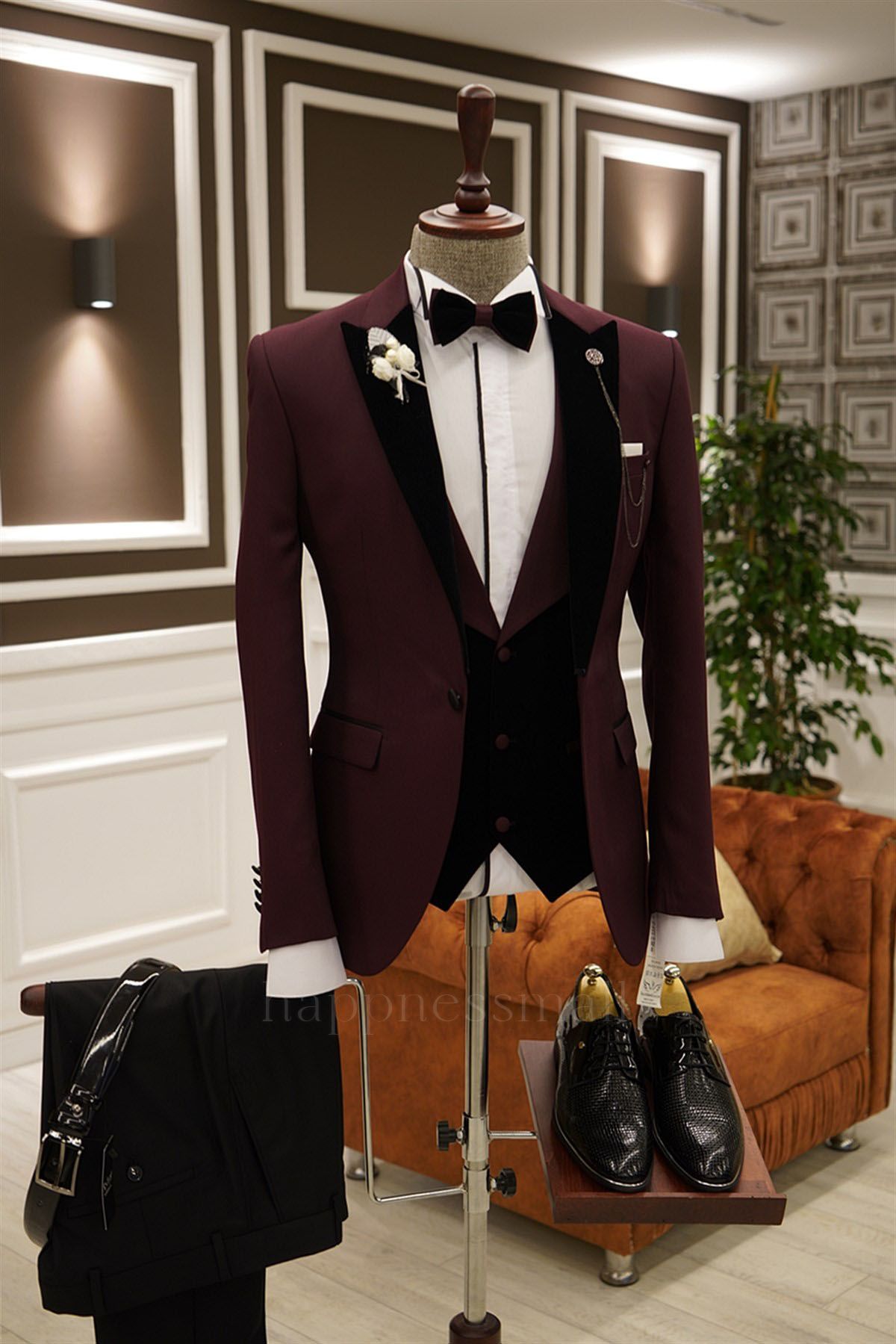 Nicolasia Newest Burgundy 3-pieces Peaked Lapel Slim Fit Prom Men Suits